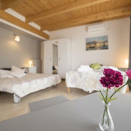 Ferienwohnung Peperino Attic Flat Ciampino Exterior foto