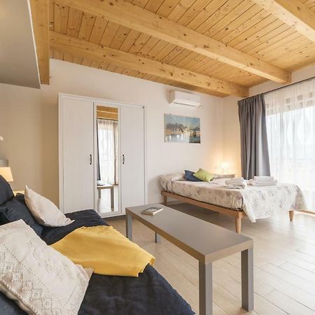 Ferienwohnung Peperino Attic Flat Ciampino Exterior foto