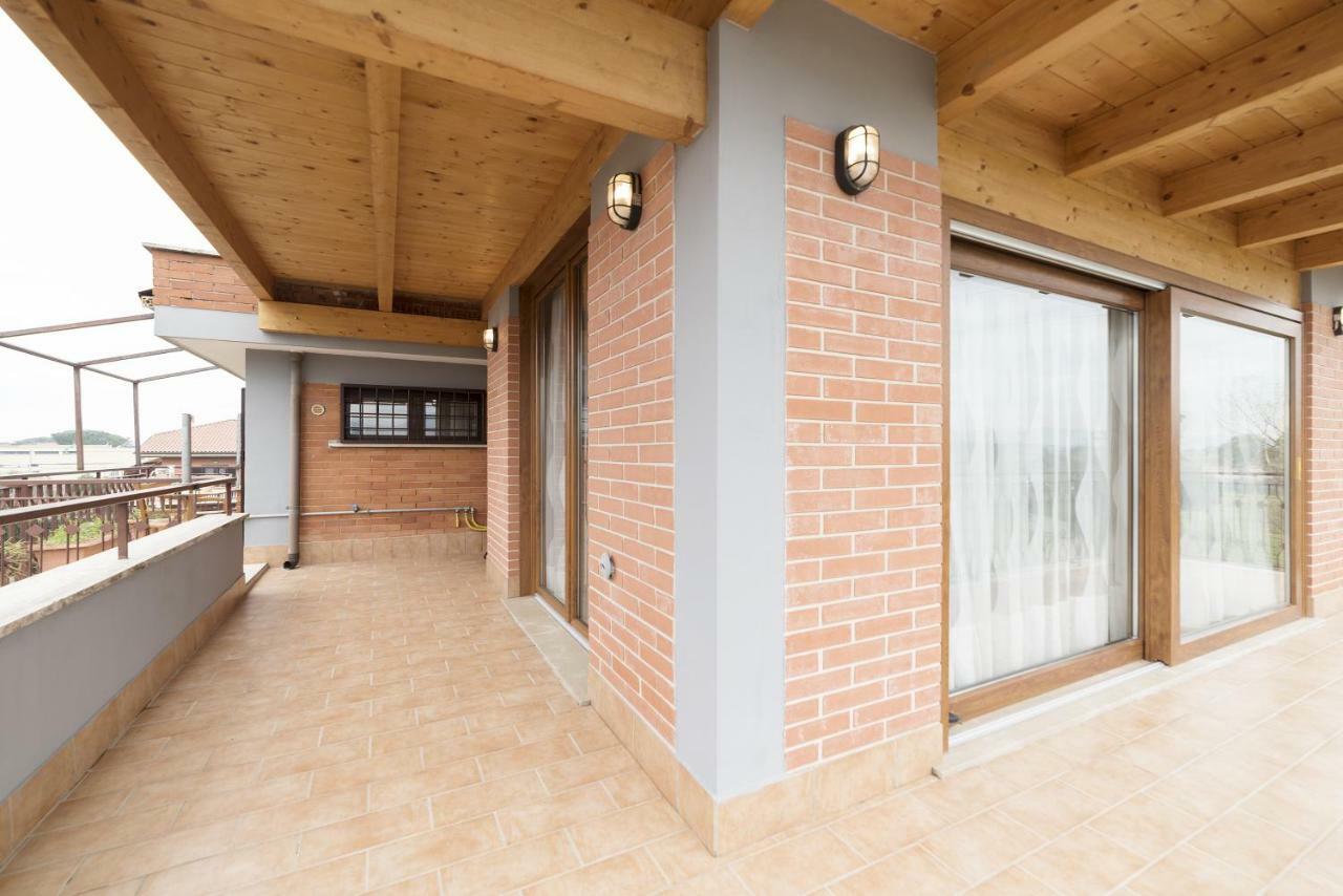 Ferienwohnung Peperino Attic Flat Ciampino Exterior foto