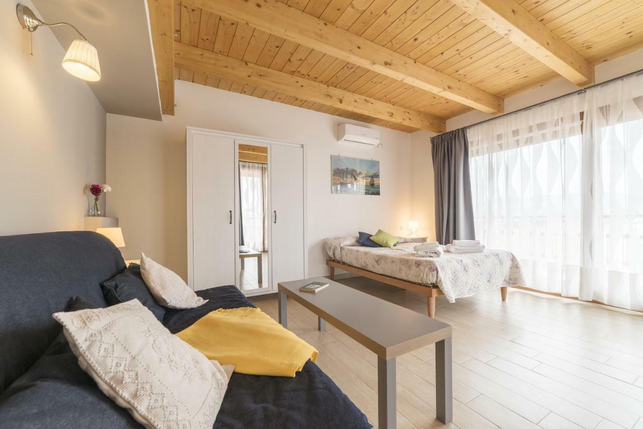 Ferienwohnung Peperino Attic Flat Ciampino Exterior foto