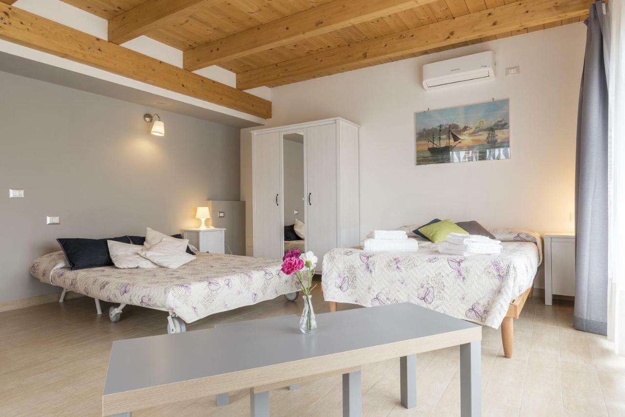 Ferienwohnung Peperino Attic Flat Ciampino Exterior foto