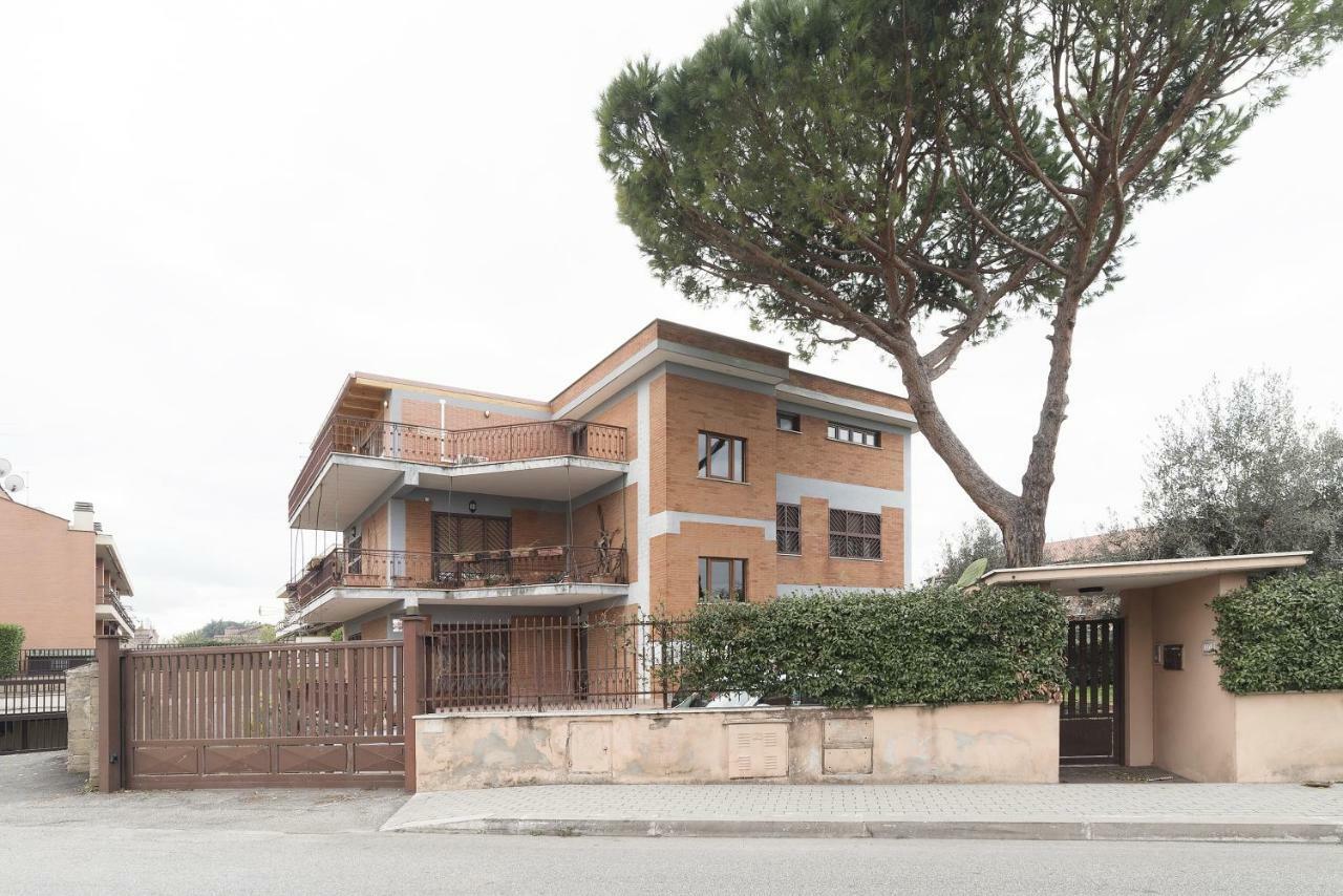 Ferienwohnung Peperino Attic Flat Ciampino Exterior foto