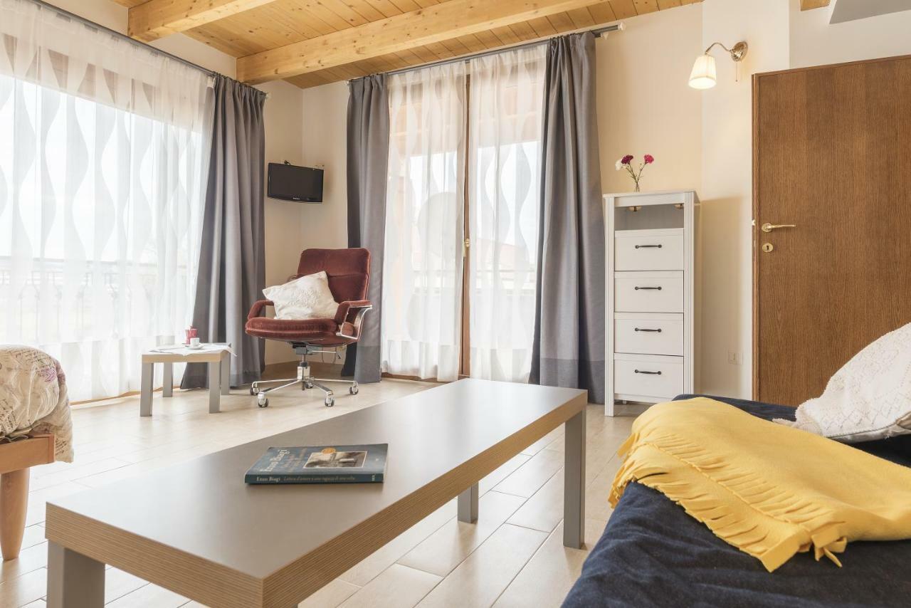 Ferienwohnung Peperino Attic Flat Ciampino Exterior foto