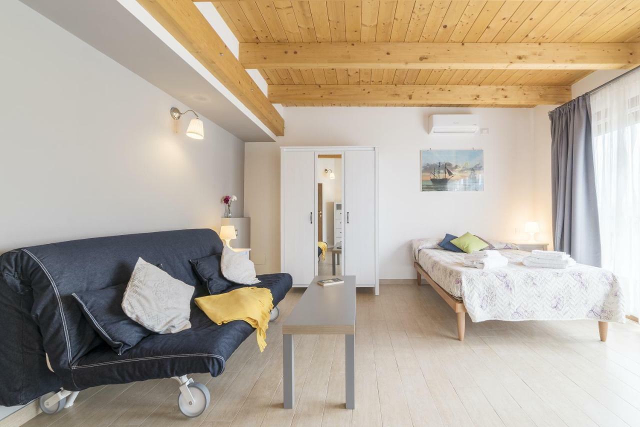 Ferienwohnung Peperino Attic Flat Ciampino Exterior foto