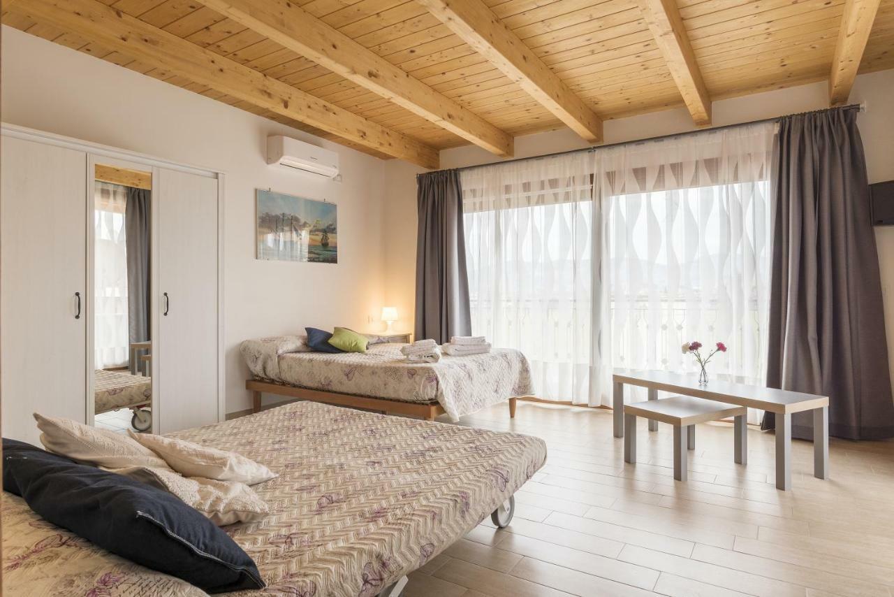Ferienwohnung Peperino Attic Flat Ciampino Exterior foto