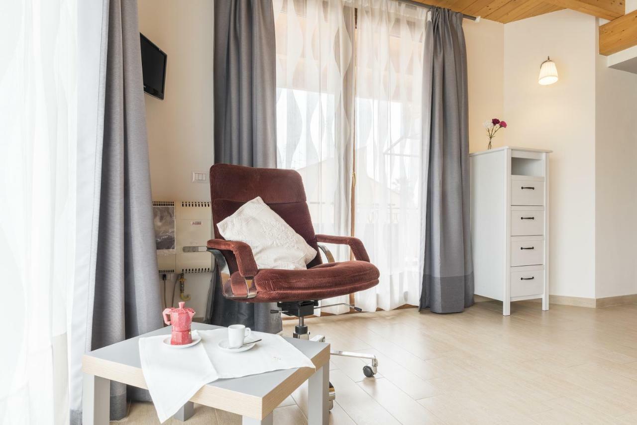 Ferienwohnung Peperino Attic Flat Ciampino Exterior foto